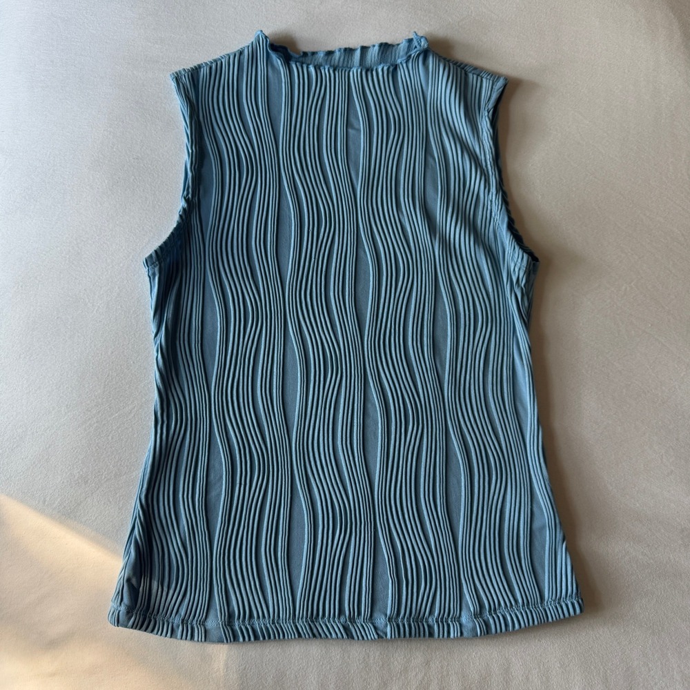 Blue Wavy Textured Ribbed Plisse Mock Neck Sleeveless Top Sz S Japanese Minimal